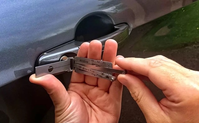 Аварийное открытие замков авто: что это за услуга, особенности, когда пригодится - фото2