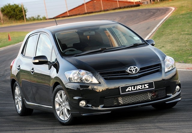 Какой автомобиль выбрать новичку женщине: полезные советы - Toyota Auris