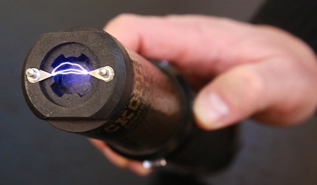 Электрошокер: что это такое, как работает, против кого применять - фото2