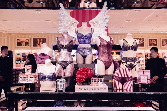 Особливості бренду Victoria's Secret: огляд продукції та цікаві факти - фото3