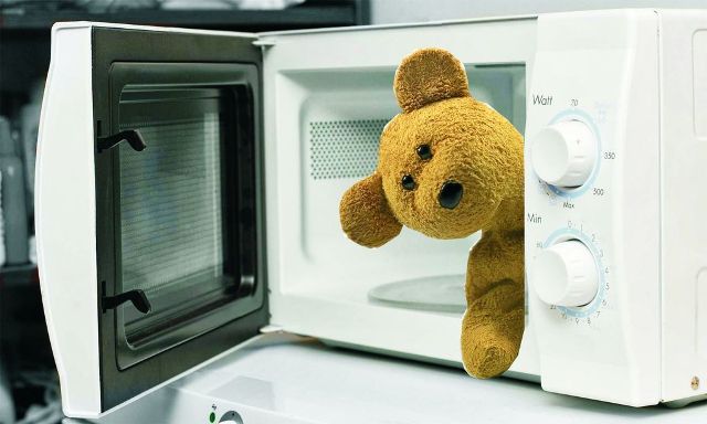 Микроволновка искрит и трещит внутри: что делать, как отремонтировать - фото1