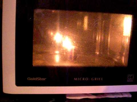 Микроволновка искрит и трещит внутри: что делать, как отремонтировать - фото2