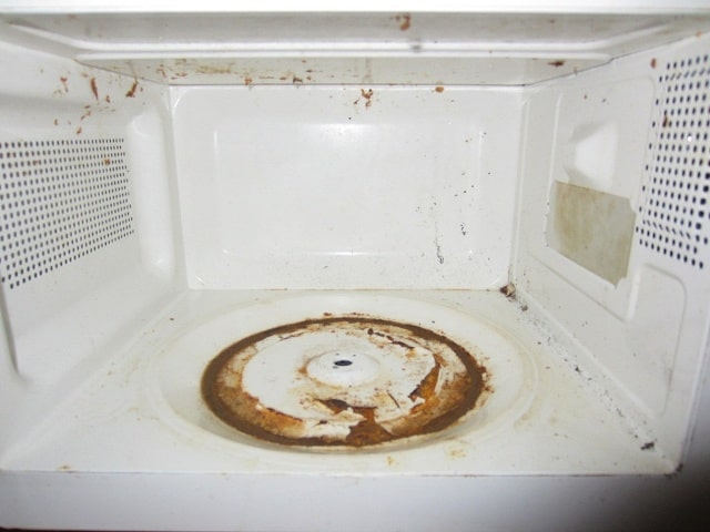 Микроволновка искрит и трещит внутри: что делать, как отремонтировать - фото4