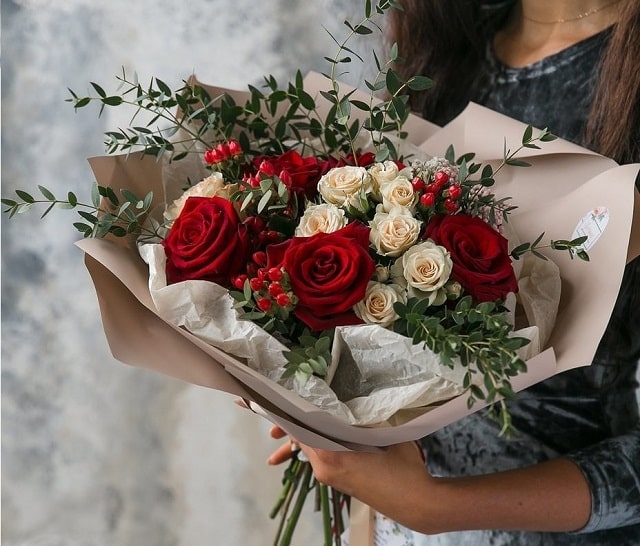 Какие цветы дарят чаще всего: идеи по оформлению букетов, варианты, советы - фото1