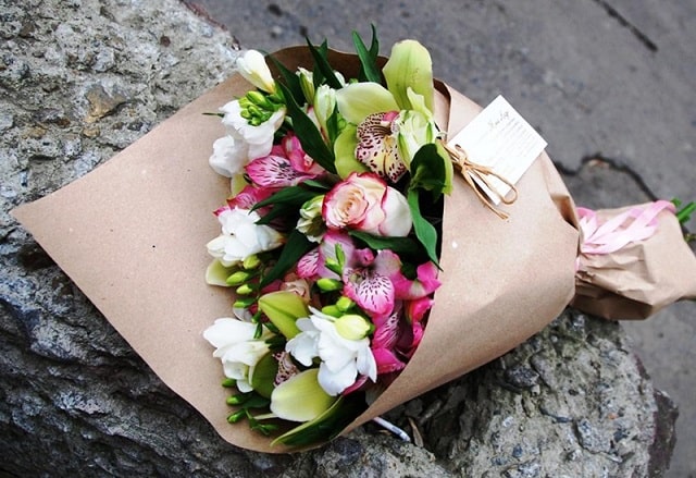 Какие цветы дарят чаще всего: идеи по оформлению букетов, варианты, советы - фото3
