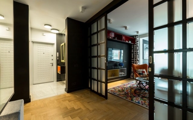 Межкомнатные двери в интерьере квартиры: интересные цвета и решения - фото4