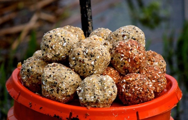 Прикормки для рыбалки: виды, как пользоваться и правильно подобрать - фото1