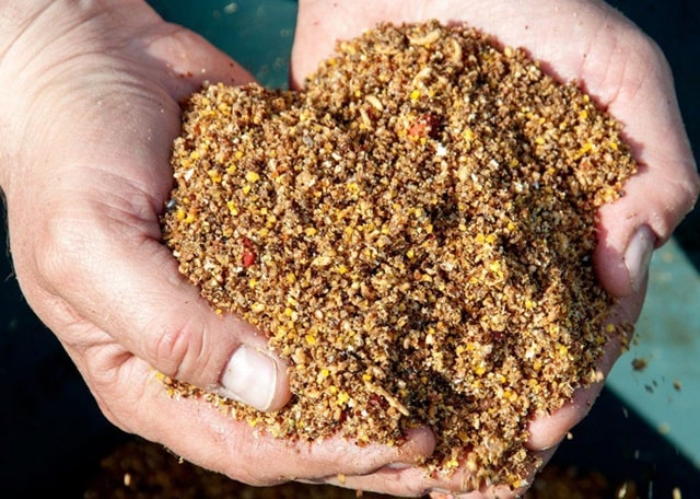 Прикормки для рыбалки: виды, как пользоваться и правильно подобрать - фото2