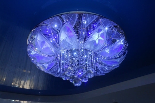 Красивая люстра - фото