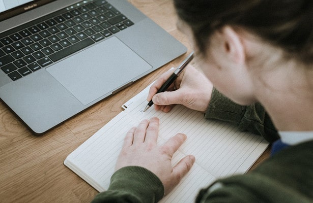 Должны ли учебники и рабочие тетради быть бесплатными - фото1