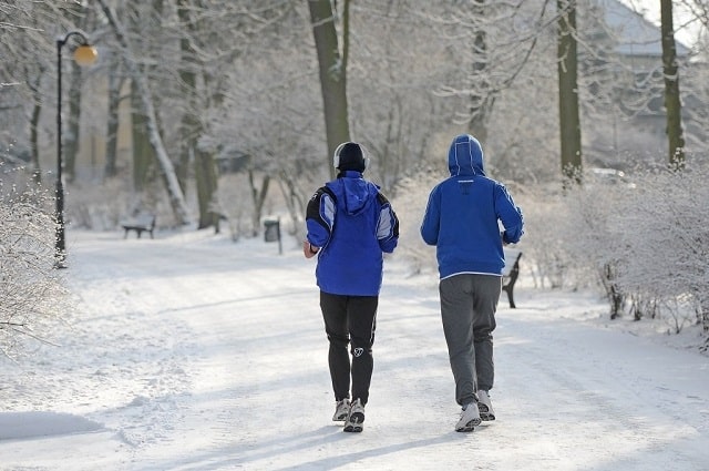В чем бегать в холодную погоду: советы спортсменов - фото3
