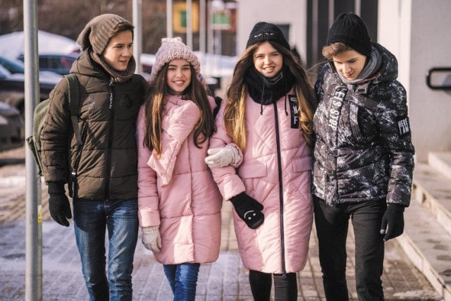 Выбираем зимнюю куртку для девочки-подростка: модные новинки - фото3
