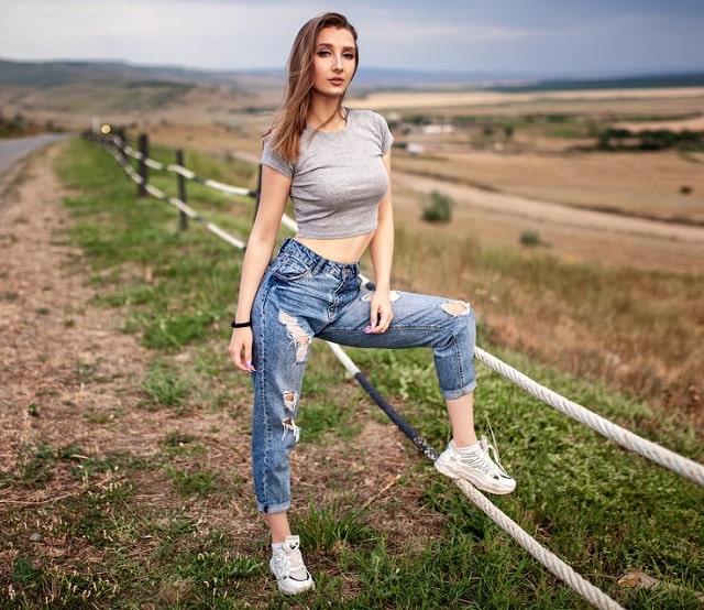 Женские джинсы: виды и фасоны, что сейчас модно - фото3