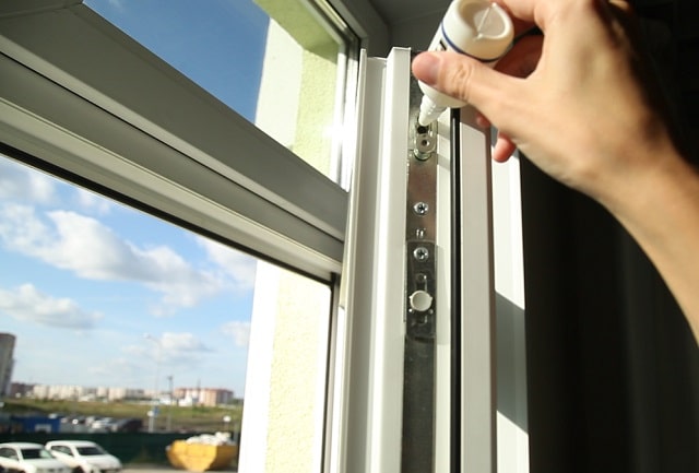 Как ухаживать за пластиковыми окнами - Уход за фурнитурой пластикового окна Как ухаживать за пластиковыми окнами - Уход за фурнитурой пластикового окна