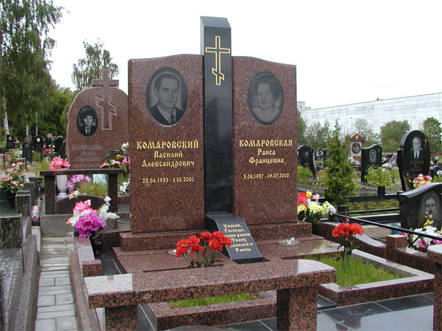 Как выбрать гранитный вертикальный памятник на двоих - фото1 Как выбрать гранитный вертикальный памятник на двоих - фото1