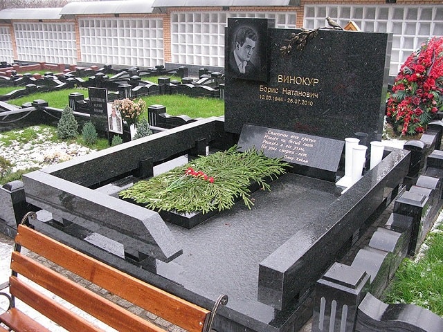 Памятники из гранита или мрамора - что лучше, плюсы и минусы - фото2