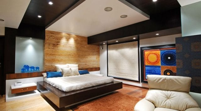 Натяжной потолок в спальне с точечными светильниками - фото7