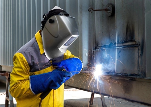 Спецодежда для сварщика: какой должна быть, виды, как выбрать - фото2 Спецодежда для сварщика: какой должна быть, виды, как выбрать - фото2