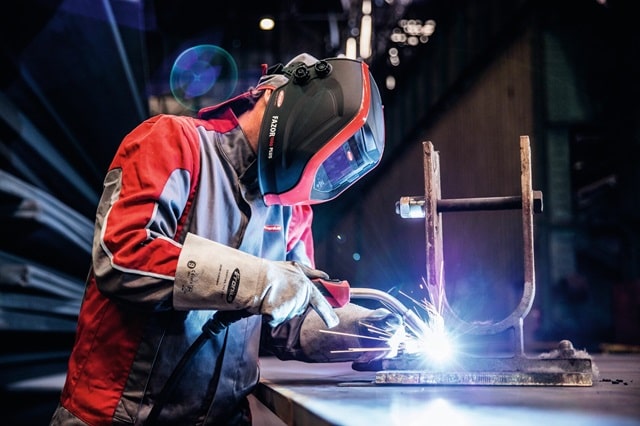 Спецодежда для сварщика: какой должна быть, виды, как выбрать - фото3 Спецодежда для сварщика: какой должна быть, виды, как выбрать - фото3