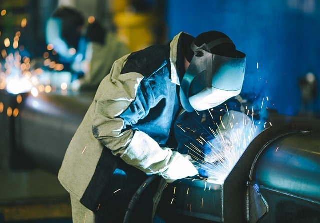 Спецодежда для сварщика: какой должна быть, виды, как выбрать - фото4 Спецодежда для сварщика: какой должна быть, виды, как выбрать - фото4