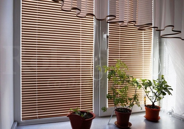 Какие жалюзи лучше выбрать на пластиковые окна для дома - фото1