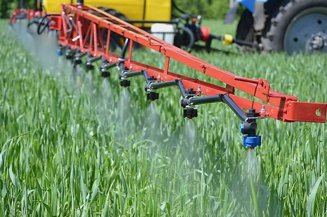 Причіпний обприскувач чи самохідний: особливості, плюси та мінуси, що краще і для чого - фото1