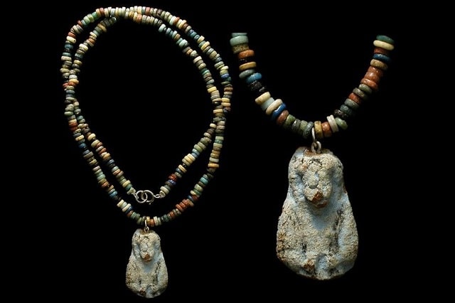 История кулонов и подвесок: от доисторических украшений до наших дней - фото1 История кулонов и подвесок: от доисторических украшений до наших дней - фото1