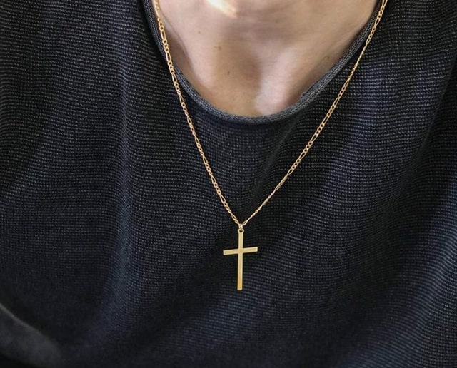 Мужские и женские золотые крестики: символ веры и стильный акцент - фото1