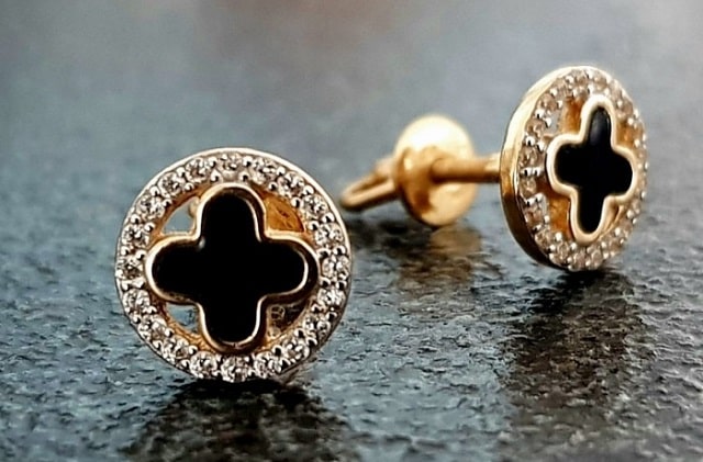 Золотые серьги: виды и особенности, какие сейчас в моде - фото4 Золотые серьги: виды и особенности, какие сейчас в моде - фото4