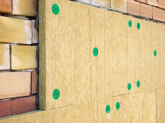 Минеральная вата или пенополистирол: что лучше для теплоизоляции штукатурного фасада - фото1