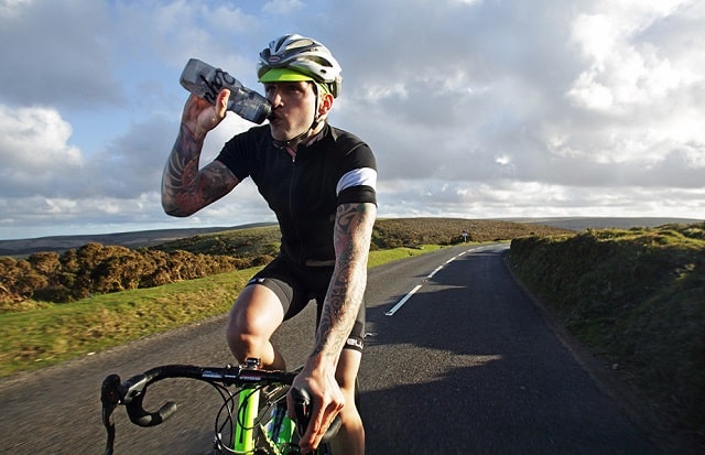 Какие существуют правила безопасности при езде на велосипеде - Не забывайте о питании и гидратации