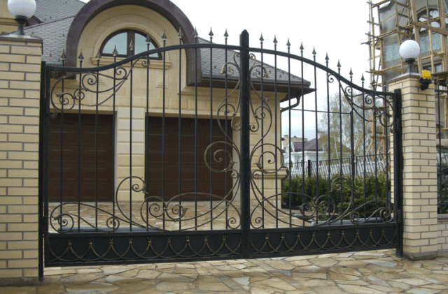 Ворота распашные кованые: преимущества, обзор - фото8