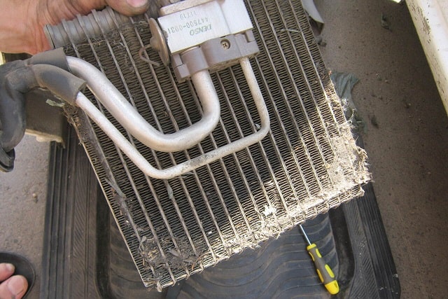 Автокондиционер не охлаждает воздух: причины, как исправить - фото2 Автокондиционер не охлаждает воздух: причины, как исправить - фото2