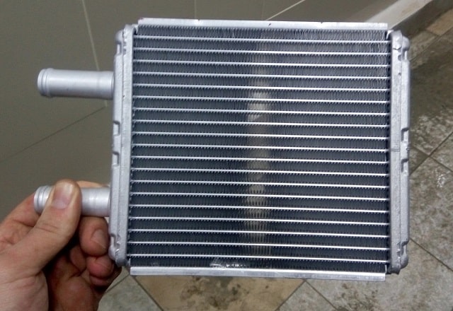 Радиатор отопителя салона: что это такое, как работает, зачем нужен - фото4 Радиатор отопителя салона: что это такое, как работает, зачем нужен - фото4