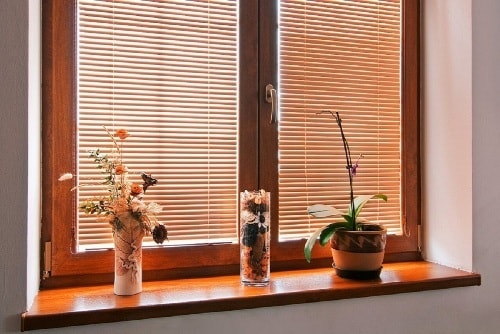 Какие бывают жалюзи на пластиковые окна? (все виды) - фото 6