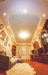 высоких многоуровневых натяжных потолков