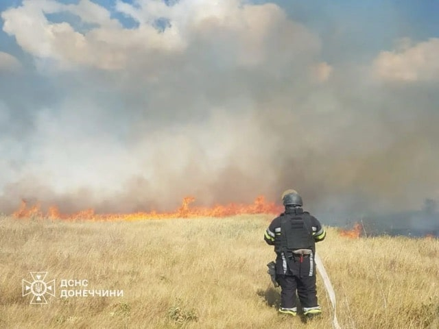 В течение дня в регионе произошло 8 пожаров на открытой территории, 4 возникли из-за обстрелов