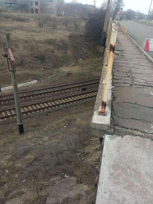 В Мариуполе под мостом обнаружено тело пожилой женщины