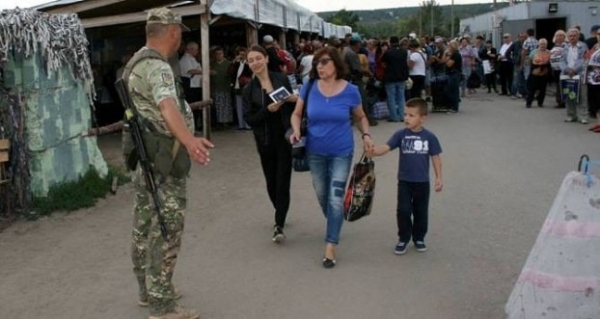 Кабмин Украины отсрочил введение новых правил пересечения линии разграничения