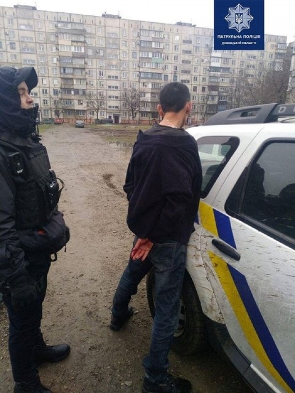 В Мариуполе пьяный водитель напал на полицейских