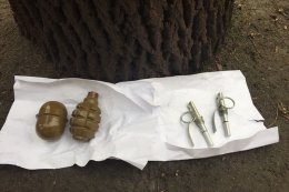 Правоохранители изъяли у жительницы Лимана боевые гранаты