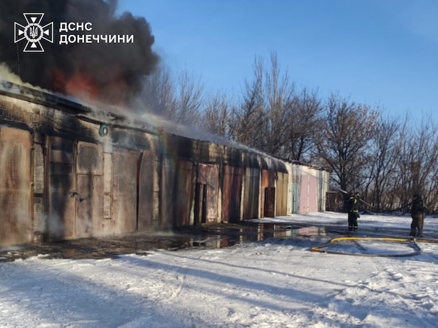 Российский беспилотник ударил по Дмитро-Дарьевке – произошел большой пожар