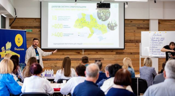 Во Львове переселенцы из Мариуполя обсудили план восстановления города