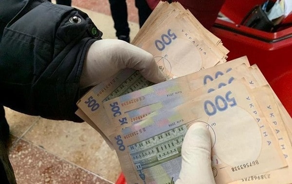 На КПП «Новотроицкое» задержали взяточников