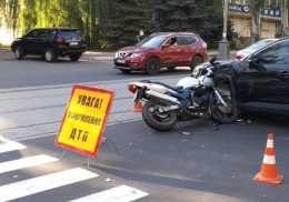 В утреннем ДТП в Мариуполе пострадал мотоциклист