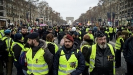 Во Франции акции «желтых жилетов» охраняют боевики из ОРДО