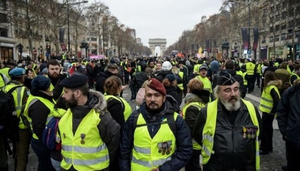Во Франции акции «желтых жилетов» охраняют боевики из ОРДО