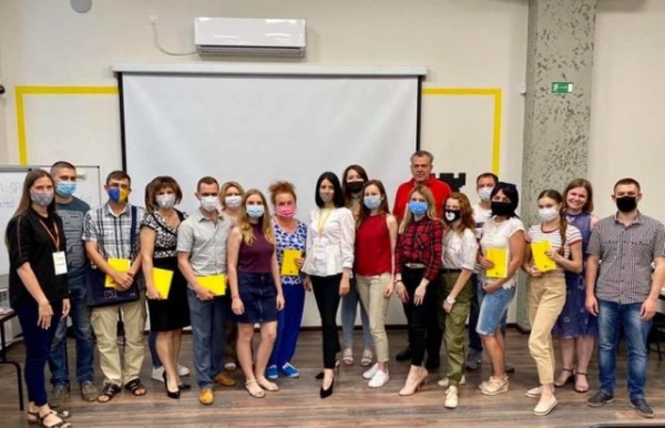 Врач-инфекционист из Мариуполя в День медработников получила ключи от квартиры