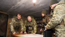 Глава Госпогранслужбы побывал на украинских позициях и наградил пограничников