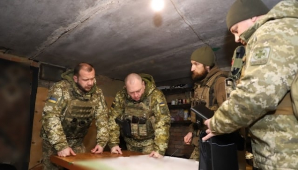 Глава Госпогранслужбы побывал на украинских позициях и наградил пограничников